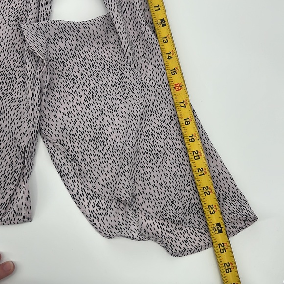 Vince Camuto Tulip Sleeve Blouse-Lilac w/ Black Spotted Pattern Women's sz. XS - Picture 11 of 11